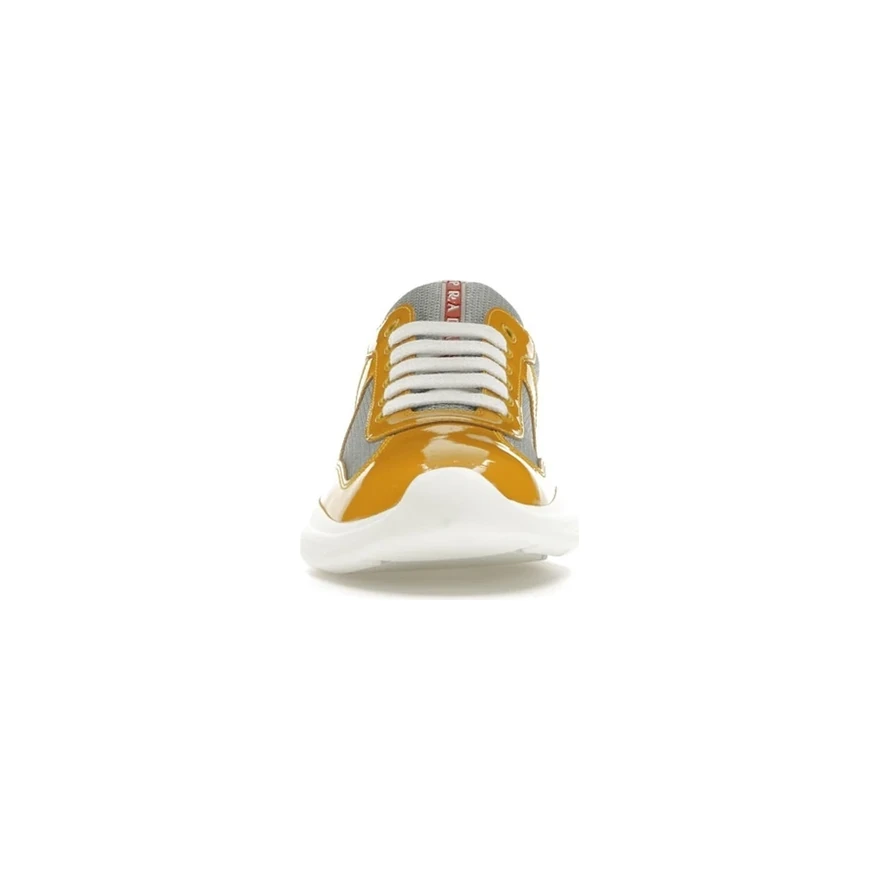 Prada America's Cup Gold, vue de face