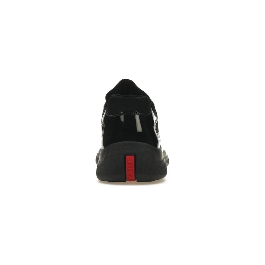 Prada America's Cup Noire, vue arrière