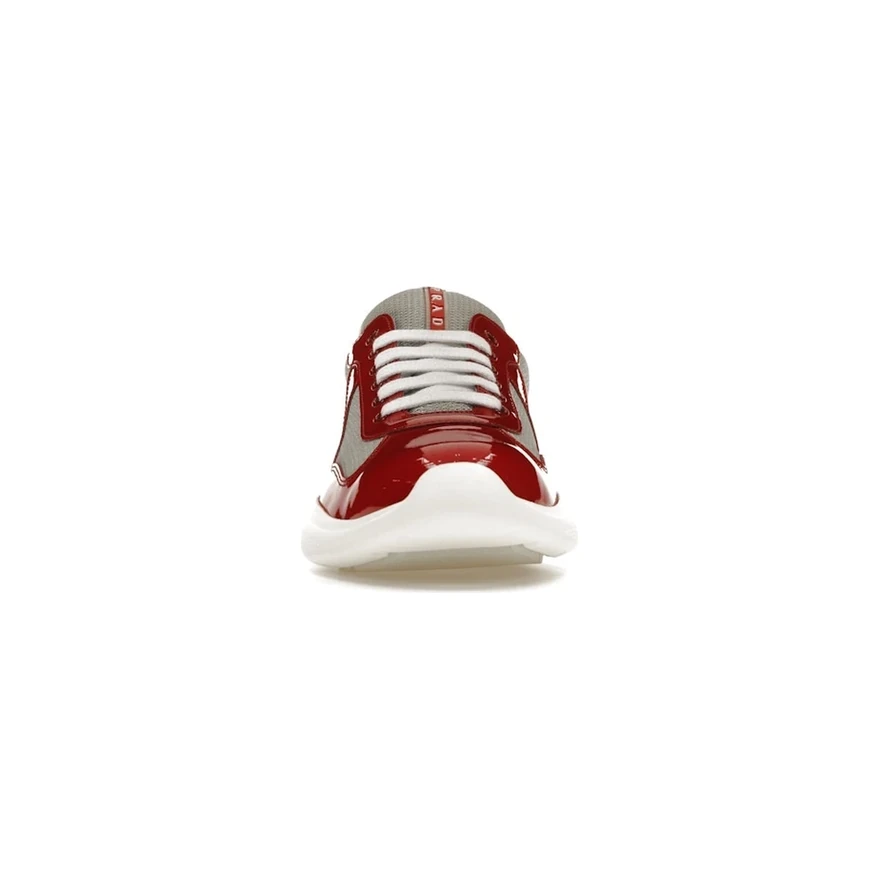 Prada America's Cup Rouge, vue de face